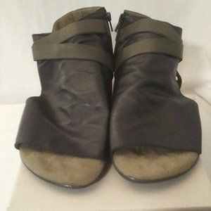 DE WULF Black Sparta Leather Sandal - Size 9M Women